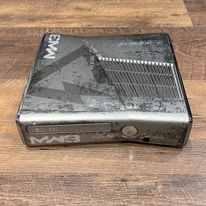Xbox MW3 360 console 4 remotes and additional parts
